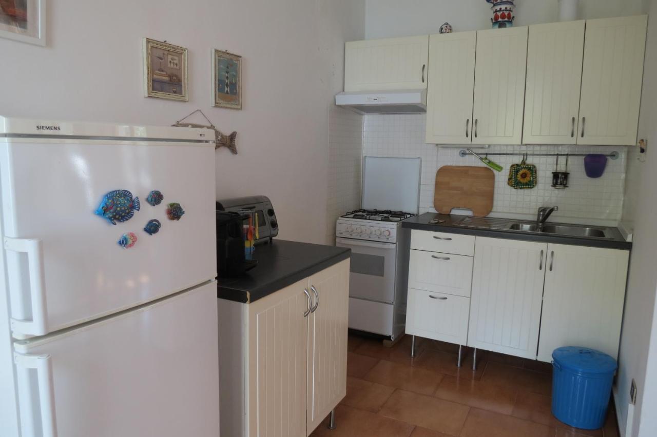 Bellavista Beachfront Apartments Quercianella Esterno foto